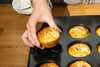 Moule à muffins en métal avec prise en main facile - GLIDE